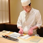 鮨 めい乃 - 細魚を品定め\(//∇//)\