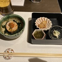 美神鶏 - 本日の先付:あん肝、旬の前菜三種盛盛合せ:もずく酢、帆立の燻製、クリームチーズ