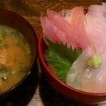 小田原魚河岸でん - 小田原地魚丼 ￥1,380　