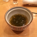 すし 和楽 - もずく酢
      酸っぱさを抑えてあり食べやすいです。