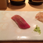 すし 和楽 - マグロ中トロ
      とろけます