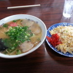 新東洋 - ラーメン＆半焼きめし　550円