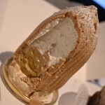 アテスウェイ - メレンゲの下地にマロンクリームと生クリーム