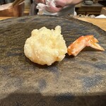 天ぷら もっこす - 二割くらいの火通し　超レア　　尾は海老煎餅