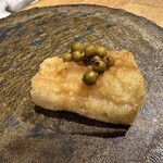 天ぷら もっこす - 活穴子天にカンボジア産‼︎生胡椒添え　ピリっと旨し　　　手作り醤油が掛けて有ります。