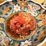 焼肉大衆酒場 真 肉焼屋 - レアステーキユッケ風