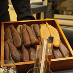 プレゼンテ スギ - サフランの煎餅とブランデー漬け自家製カラスミ