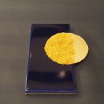 プレゼンテ スギ - サフランの煎餅とブランデー漬け自家製カラスミ