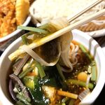 稲庭うどんとめし 金子半之助 - 背徳感たっぷりのトッピングし過ぎのうどん！