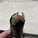 すし処 きみや - 鮪と海ぶどうの手巻き。鮪の旨みが強く、海ぶどうと海苔との食感の対比が面白かったです。