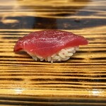 すし処 きみや - 赤身はやま幸さんからの塩竈産。こちらも旬という訳ではないですが、赤身の爽やかな香りで美味しい！シャリとも合います。