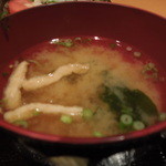 調布日本酒バルTOKUTOUSEKI - 油揚げにわかめとネギのお味噌汁
