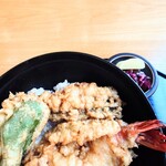 やぶ善 - 海老と同等なサイズの"穴子"。その横にはなかなかお目にかかれない"長葱"。