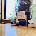 やぶ善 - 玄関入ってすぐ左の窓際の席。