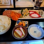 魚笑 - 刺身定食ごはん大盛&おかわり自由