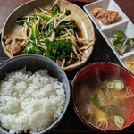飲み処 食べ処 つがる - 料理写真:ニラレバ定食
