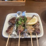 鳥笑 - 左からはつ・白肝・皮・砂ずり