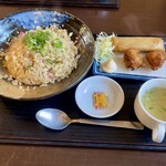 チャーハン専門店 こう米 - こう米炒飯大盛り
      鶏春セット1310円