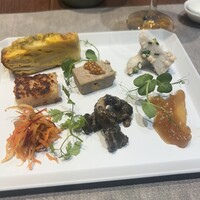ON the TABLE CHINESE - 