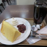 ホリーズカフェ - 料理写真:ふわふわシフォンケーキ