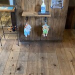 ラフ&タフ コーヒースタンド - 店内レジカウンター