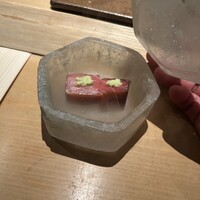 宇田津 鮨 - 大トロ燻製　りんごチップだったかな。