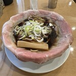 ラーメン大戦争 - 小魚醤油ラーメン(990円、斜め上から)