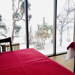 アルチ・ゴーラ - 食事中も雪が降り積もり…海岸沿い経由で帰りましたが、かなり時間かかりました　(⌒-⌒; )