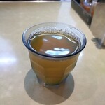 ロ麺ズ - 自分で注いだジャスミン茶