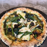 800°DEGREES ARTISAN PIZZERIA - 小田原産手作りアンチョビのジェノベーゼピザ