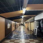 ハンサム バーガー - 長者町商店街の西の端。地下鉄伏見駅改札口のすぐ手前にある。おかげで伏見駅のホームはいつもいい匂いだ。