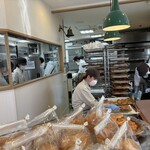 塩パン屋 パン・メゾン - 店内の工場