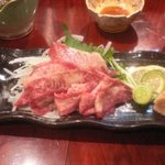 Sumiyaki Tanuki - 馬のタン刺し