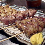 鳥王 - 丸ハツ2本300円、砂肝2本250円、皮2本250円