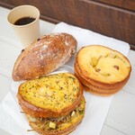 ベーカリートラ - 料理写真: