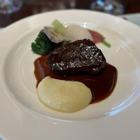 ポンヌフ - 牛肉のワイン煮込み ブルゴーニュ風