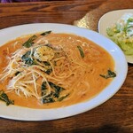 グランシェフ - エビとほうれん草トマトクリームパスタ《ランチセット（サラダ+1ドリンク）》¥1,045-　～美味しい