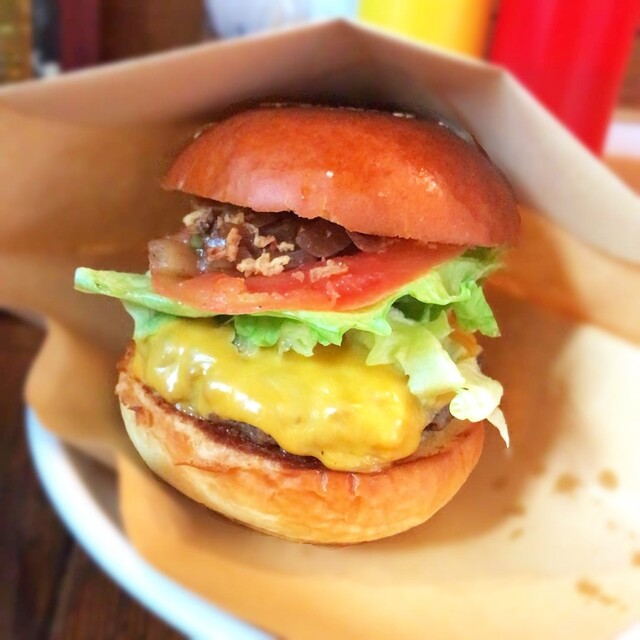 ハンバーガーショップ メガモンスターバーガー[ポテト付き]｜TEDDY'S BIGGER BURGERS 原宿