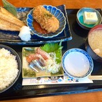 鮮魚酒場 紬季 - 日替わりランチ全景