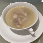 中国料理 四川 - 豚肉と大根のパイタンスープ