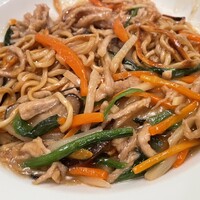 中国料理 四川 - 豚肉細切り入り焼きそば
