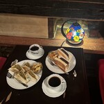 カフェ・トロワバグ - 小倉バタートースト/サバと野菜のカレーパン