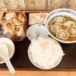 ウェイウェイ餃子 - サービス①