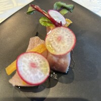 ビストロ 銀 - キハダマグロのコンフィ　カラスミ乗せ