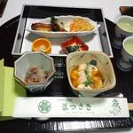 まつさき - 〈前　菜〉鮑やわらか煮、のどぐろ西京焼き、五郎島金
      時素揚げ、菊芋塩麹漬け、小坂蓮根せんべい、あんぽ柿
      、蟹身菊菜ひたし、車海老塩ゆで
      