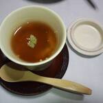 まつさき - 〈蒸し物〉粟蒸し、百合根、木耳、白身魚、鼈甲あん、山葵