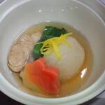 まつさき - 〈煮　物〉鯛蕪、紅葉麩、法蓮草、柚子