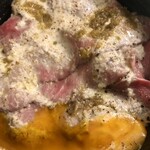 寅善 - テイクアウトだと卵黄が潰れてしまい映えない