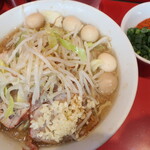 ラーメン二郎 - ラーメン半分＋ニンニク少し＋青ネギうずら崩