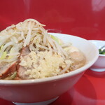 ラーメン二郎 - ラーメン半分＋ニンニク少し＋青ネギうずら崩